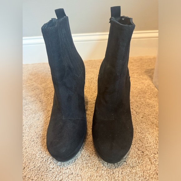 H&M faux suede booties - size 7 - Picture 2 of 4